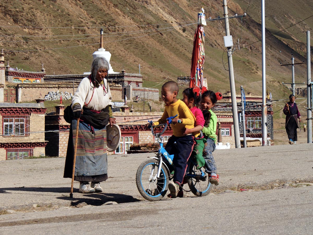 AsiaBikeTours_Tibet_Overland_06.jpg